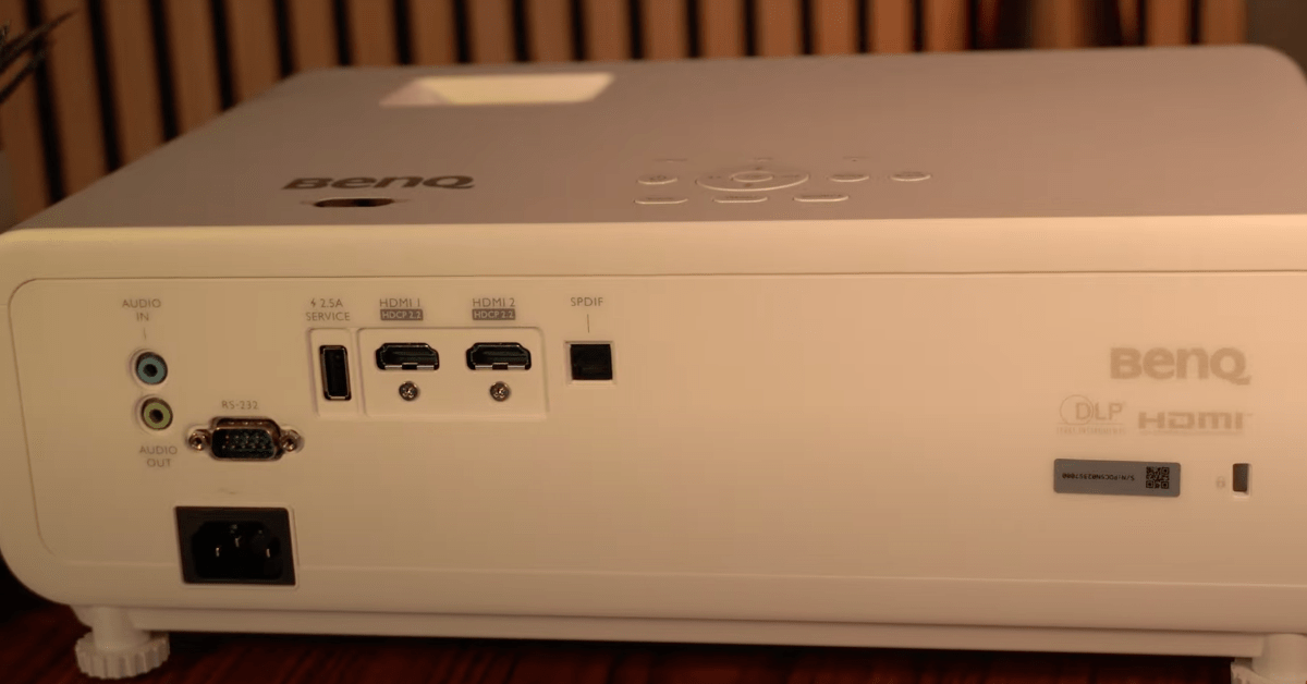 BenQ TH690ST proyector láser de tiro corto 4k