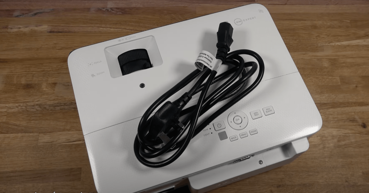 BenQ TK700STi proyector corta distancia