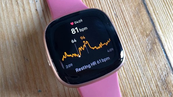 Versa 4 frente a Active 2