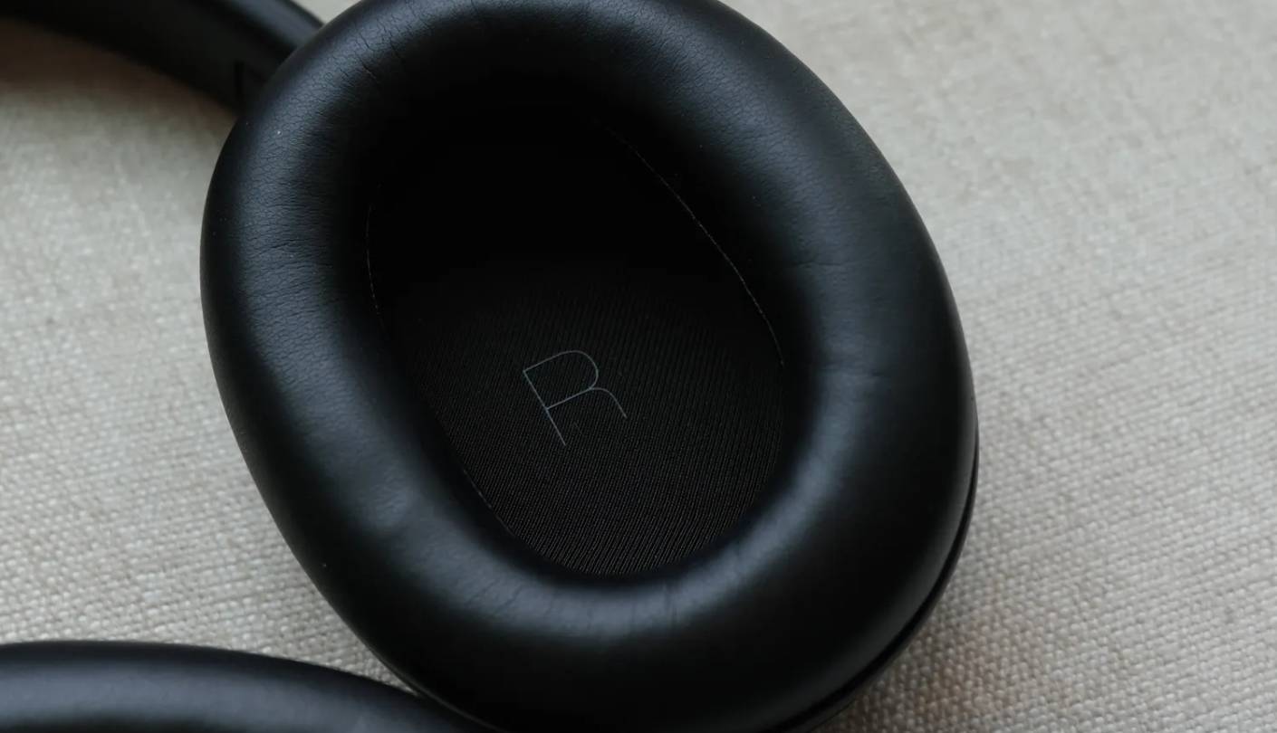 Auriculares de viaje inteligentes JBL Tour One M3