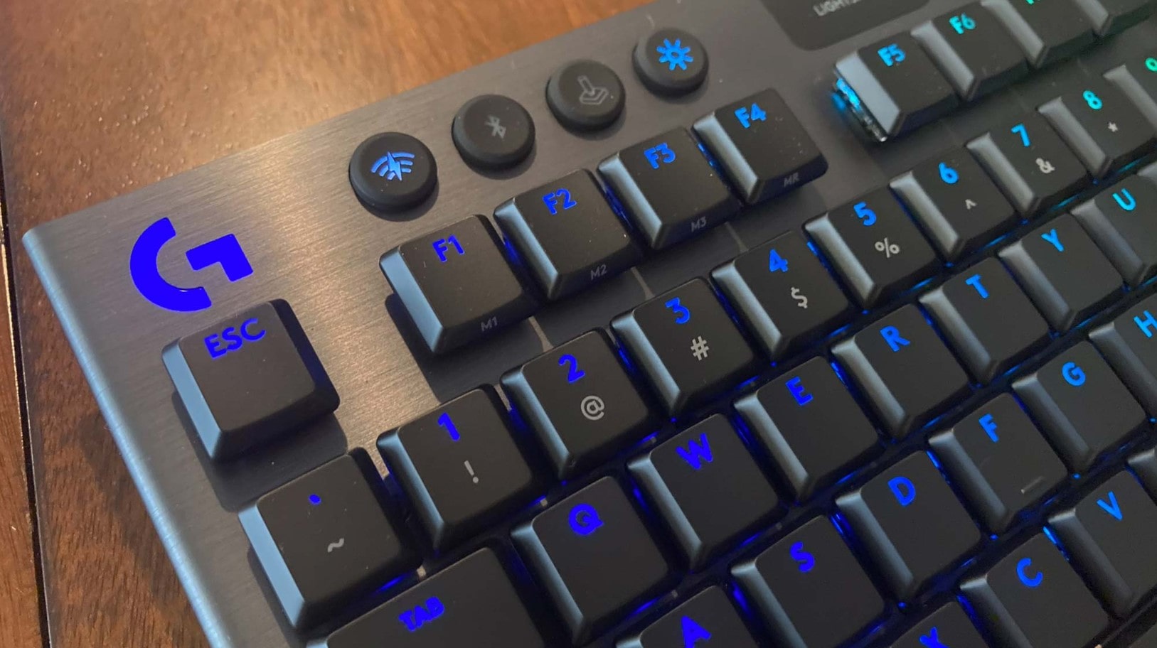 teclado silencioso gaming Logitech G915 TKL