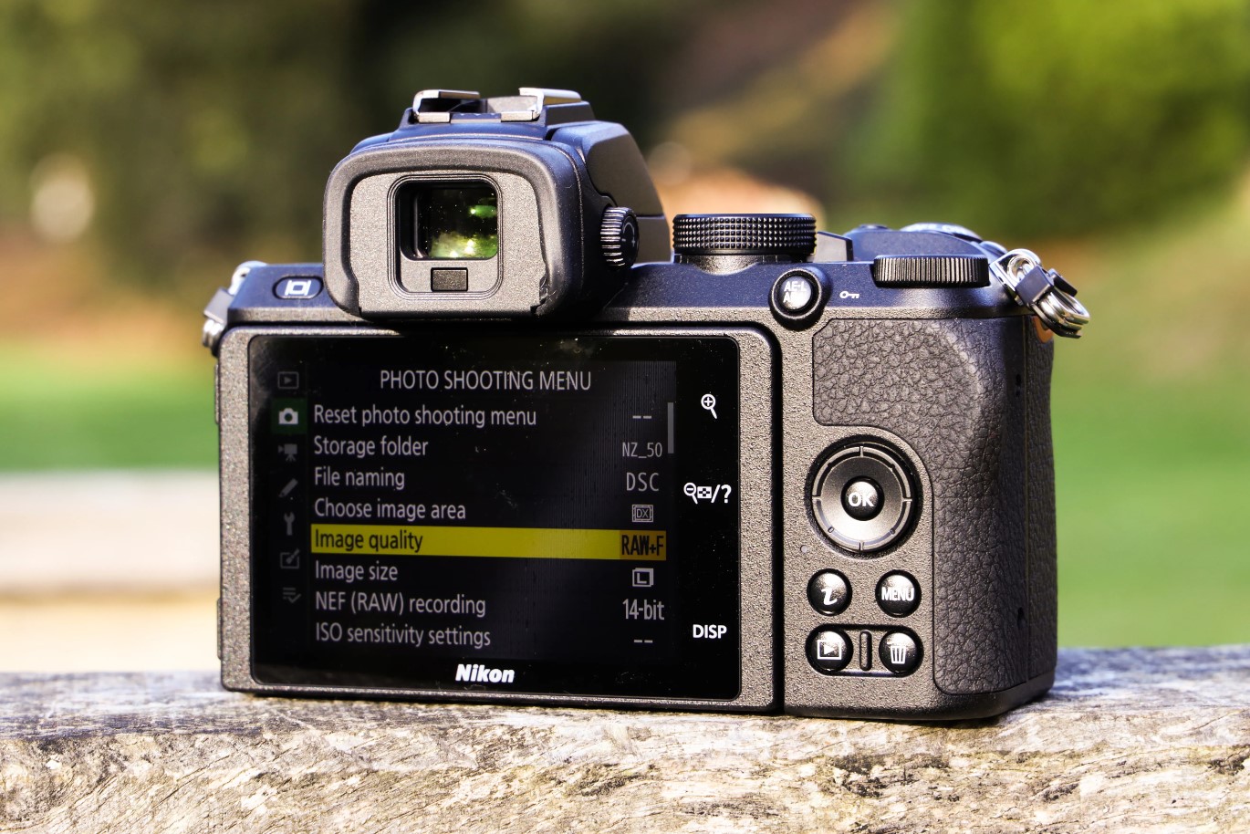 Nikon Z50 cámara profesional barata