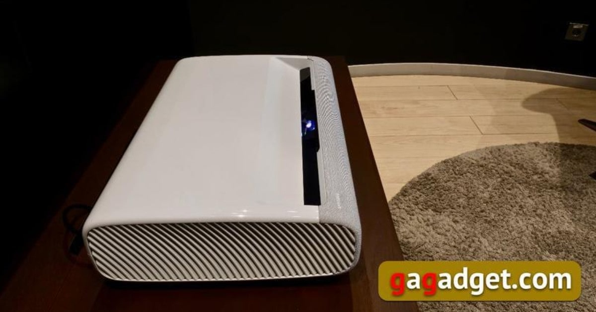 Proyector SAMSUNG 130" 4k para cine en casa