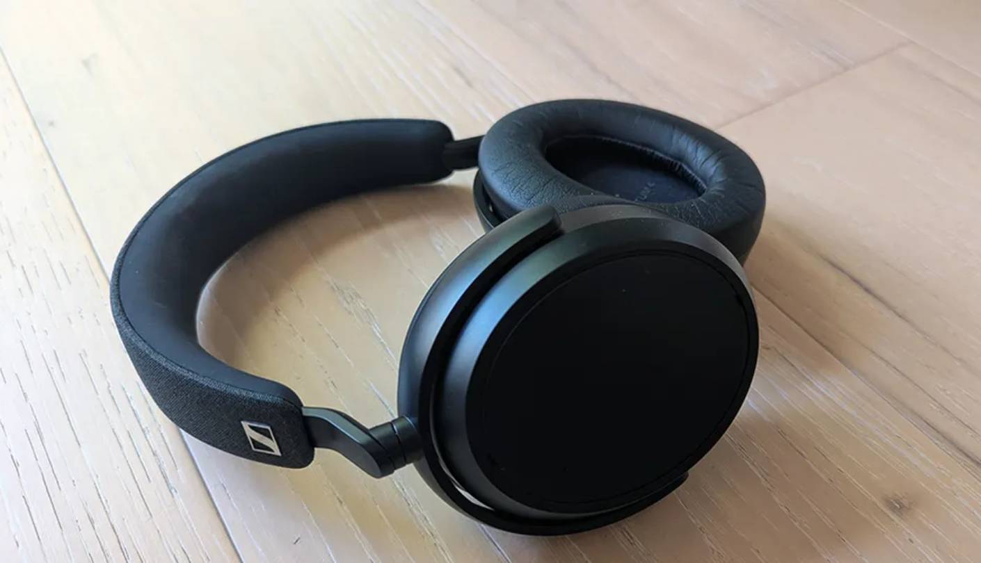 Auriculares Sennheiser MOMENTUM 4 sobre la oreja para volar
