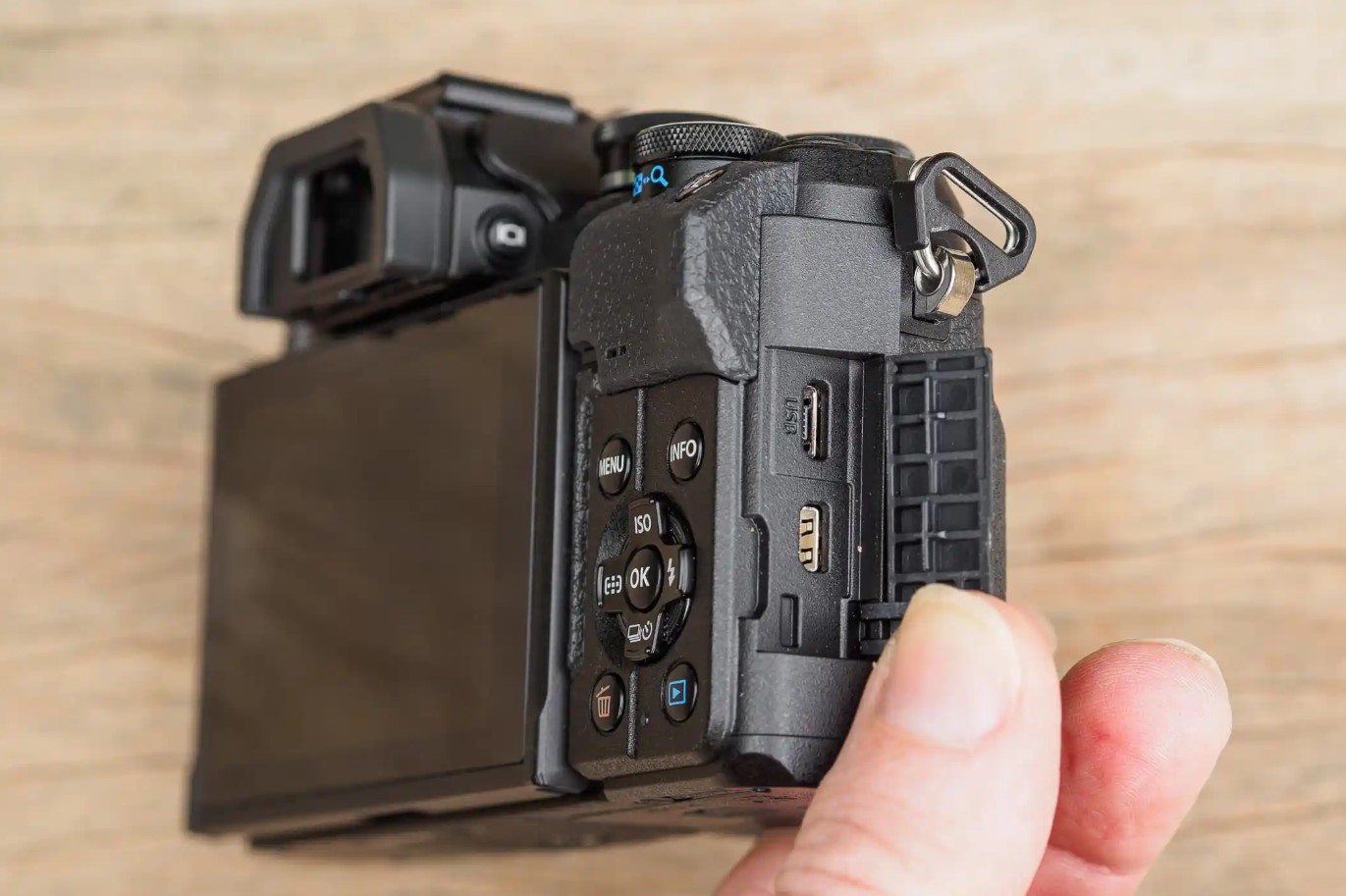 OM SYSTEM OM-D E-M10 Mark IV cámara DSLR asequible