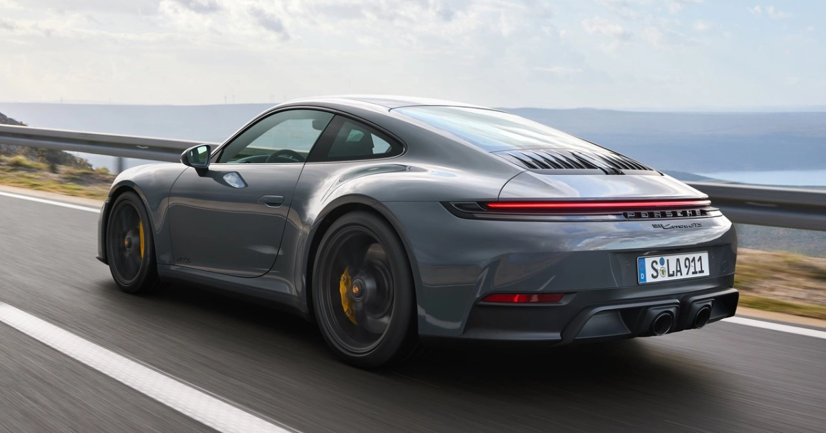 Explorando el Poder Icónico: Un Análisis Profundo del Porsche 911 Carrera GTS