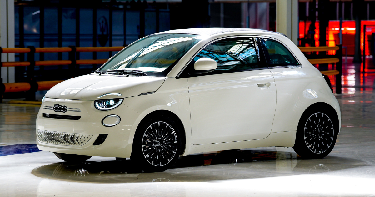 Fiat 500 Hybrid: Una Mirada Al Corazón Verde de un Ícono Automotriz Explorando el Futuro Sostenible: Interior del Fiat 500 Hybrid