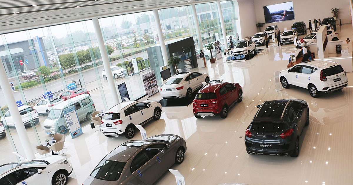 Avance tecnológico en los concesionarios de China Un nuevo showroom en China: una realidad para los entusiastas de los coches