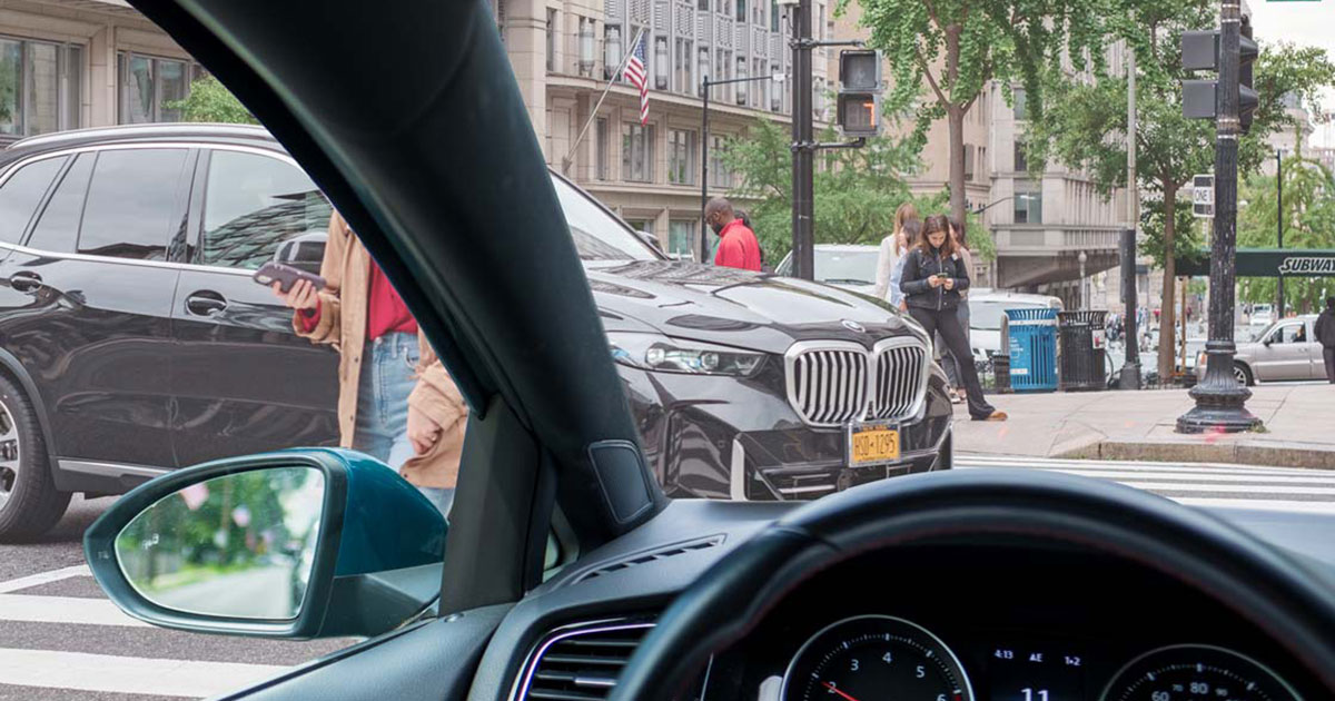 Peatones en riesgo: cómo la tecnología en los autos podría perjudicar la seguridad vial Peligro del punto ciego: cómo los automóviles modernos ponen en peligro a los peatones