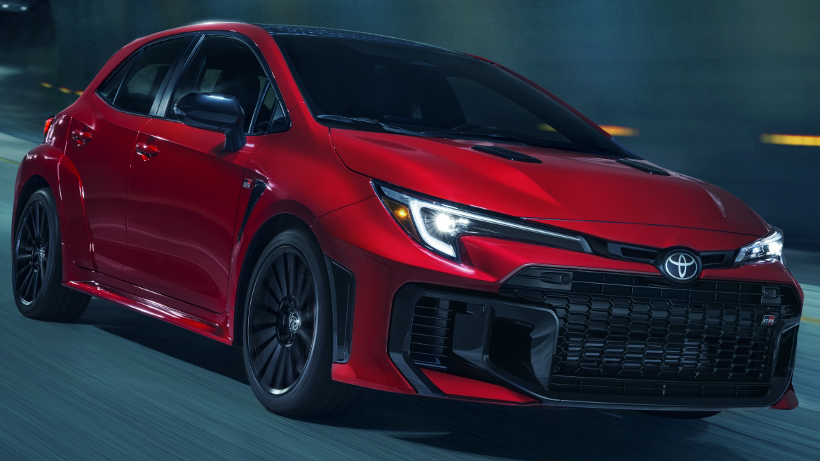 Dentro del Toyota GR Corolla: Potencia, Rendimiento y Precisión Desatando la Bestia: Toyota GR Corolla conquista las calles