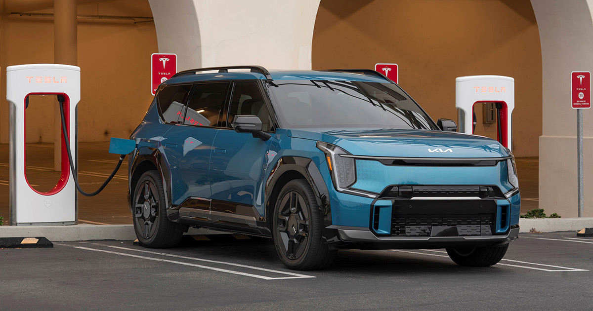 Kia EV9 y Supercargador Tesla: ¿nuevas alianzas en el mundo de los coches eléctricos? Nuevos Horizontes: Kia EV9 carga en el Supercargador Tesla