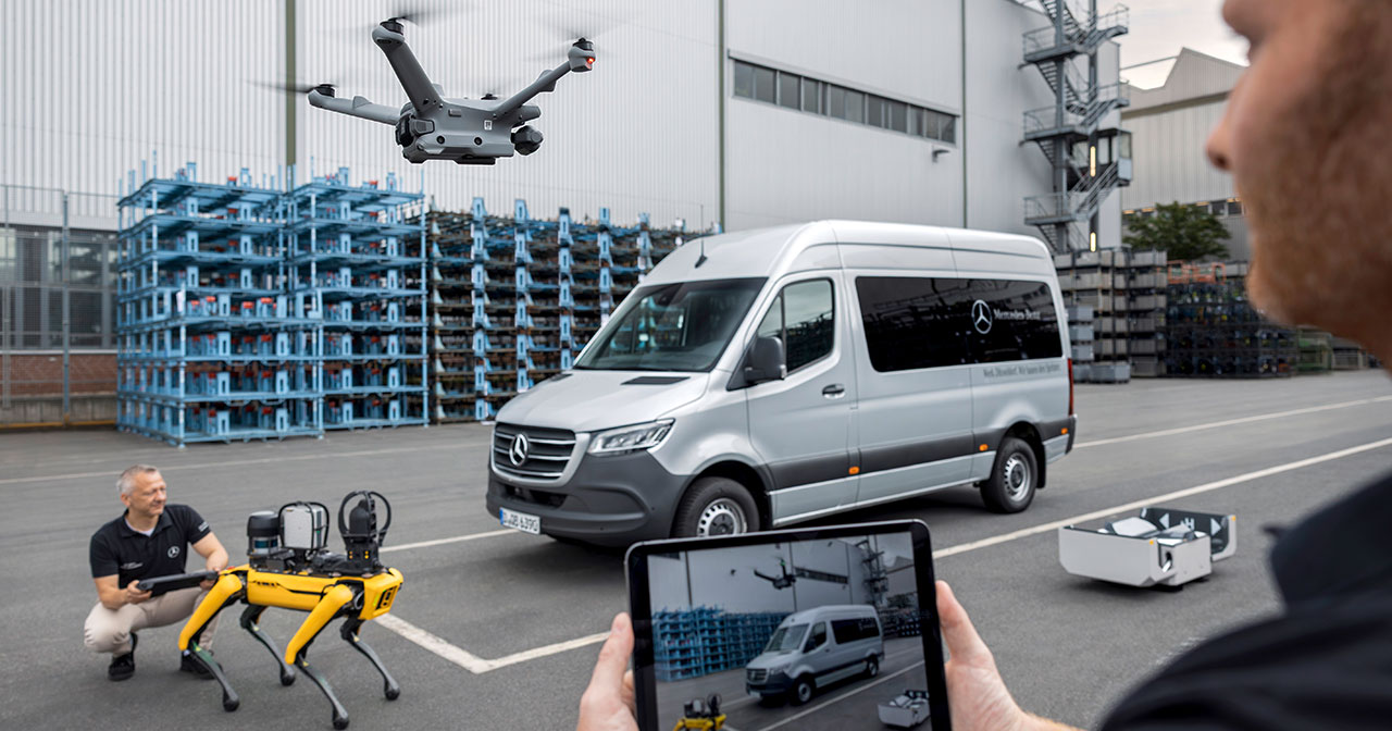 Fábrica del futuro: Mercedes-Benz está introduciendo perros robots y drones Innovación en la planta de Mercedes-Benz: perros robots y drones en acción