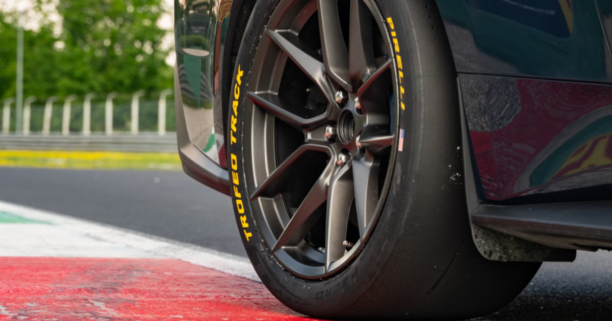 El nuevo Ford Mustang Dark Horse: prueba de manejo con neumáticos Pirelli P Zero Trofeo Track Prueba del Pirelli P Zero Trofeo Track en el nuevo Ford Mustang Dark Horse