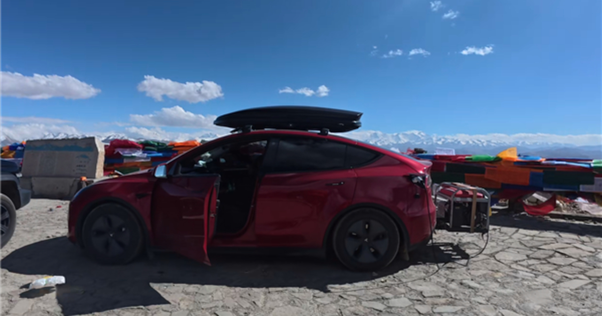 ¿Por qué tiene el innovador Tesla Model T un motor de gasolina a bordo? Tesla Model T ahora con un generador de gasolina: la primera solución de este tipo en el mundo de los coches eléctricos