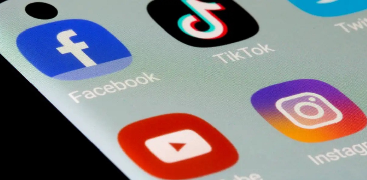 La evolución de los logos: De Facebook a X (anteriormente Twitter) 5 secretos para un diseño exitoso de logos de redes sociales