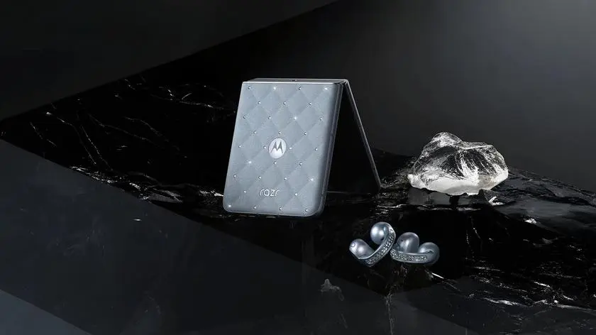 Joyería Swarovski para el Motorola Razr 60: estilo en cada detalle Motorola Razr 60: lujo con cristales de Swarovski