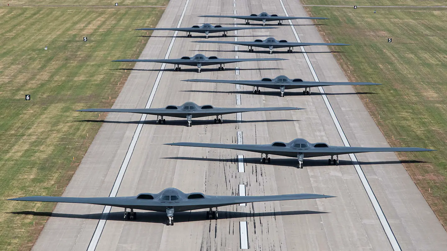 La reparación de dos bombarderos nucleares B-2 Spirit, valorada en 2.100 millones de dólares, llevará varios años: todo el escuadrón fuera de servicio