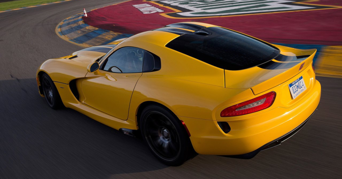 Revisitar la Bestia: resurgimiento del Dodge SRT Viper 2013 en velocidad y estilo