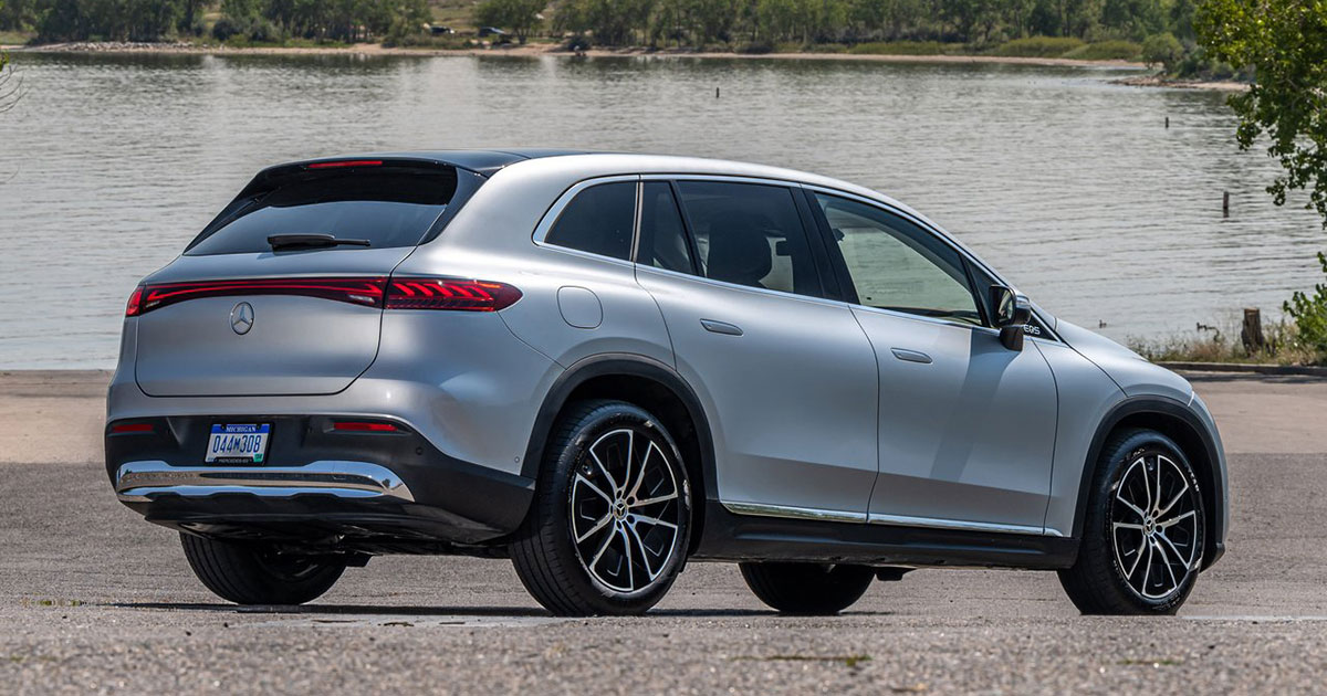 El lujo se encuentra con la sostenibilidad: Dentro del Mercedes-Benz EQS SUV Explorando el Mercedes-Benz EQS SUV: Un salto hacia el lujo electrizante