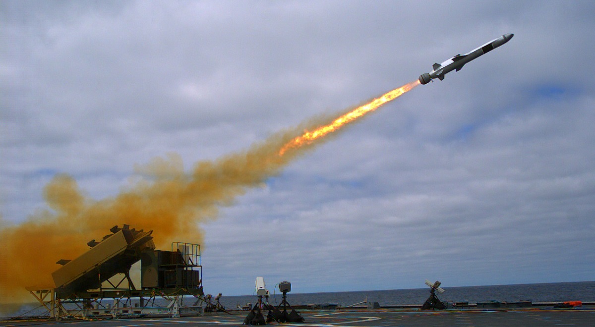 Noruega ha encargado misiles antibuque NSM con un alcance de más de 185 km por valor de 45 millones de dólares. Noruega ha encargado misiles antibuque NSM con un alcance de más de 185 km por valor de 45 millones de dólares.