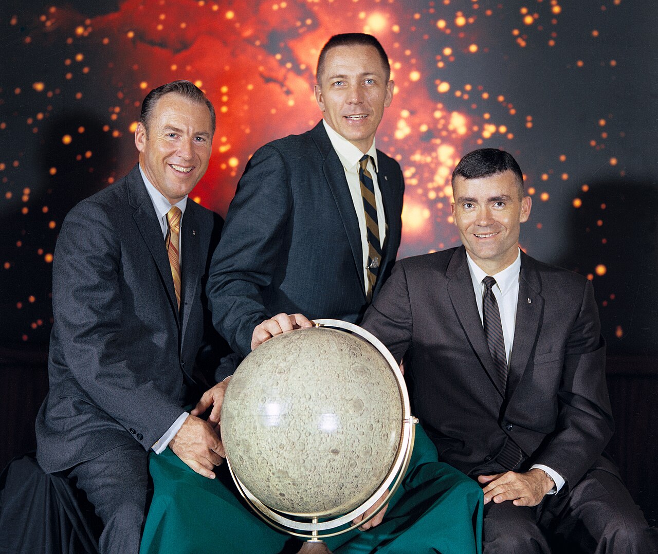 Puesta a prueba por el universo: La historia del extraordinario regreso de Apollo 13 Desbloqueando los secretos: Cómo la tripulación de Apollo 13 sobrevivió al desastre espacial