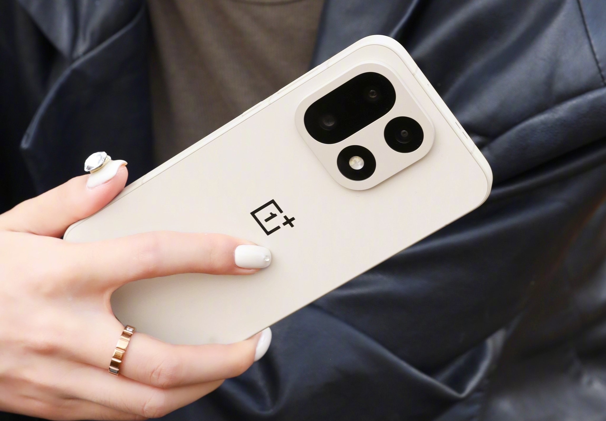 La Cuenta Regresiva Comienza: Anticipando el Lanzamiento del OnePlus 15 Revelando el OnePlus 15: Qué esperar del último buque insignia