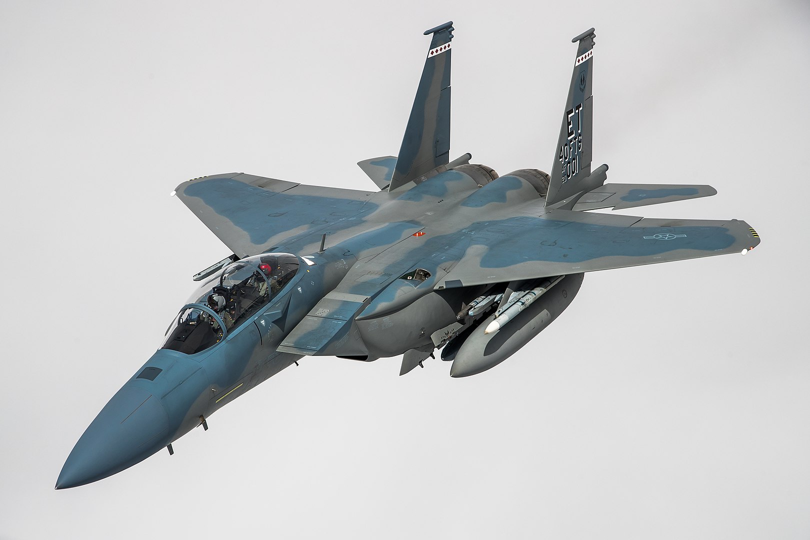 Poder tecnológico en el cielo: Las capacidades revolucionarias del F-15EX F-15EX: La última versión del legendario caza en acción