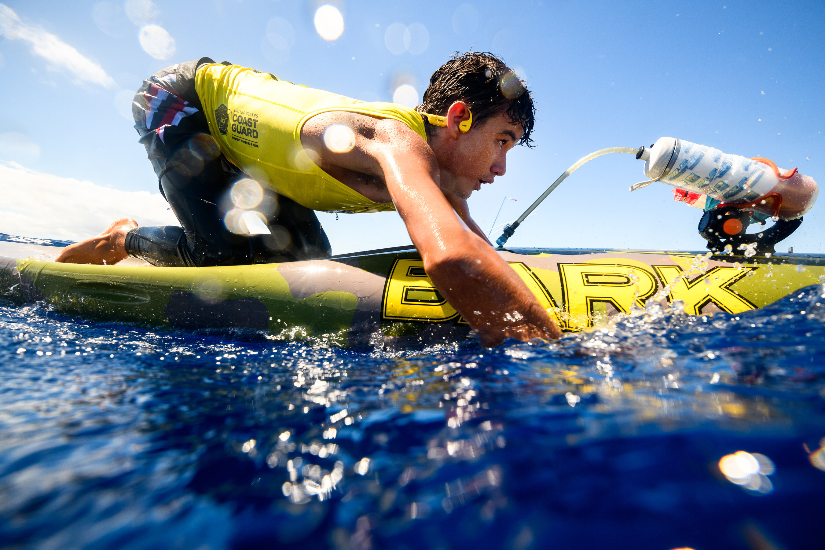 El logro único de Toa Pere: un cruce inolvidable del Estrecho de Kaiwi en la Copa del Mundo Toa Pere enfrenta el emblemático Estrecho de Kaiwi en el Campeonato Mundial: un viaje a través de aguas turbulentas
