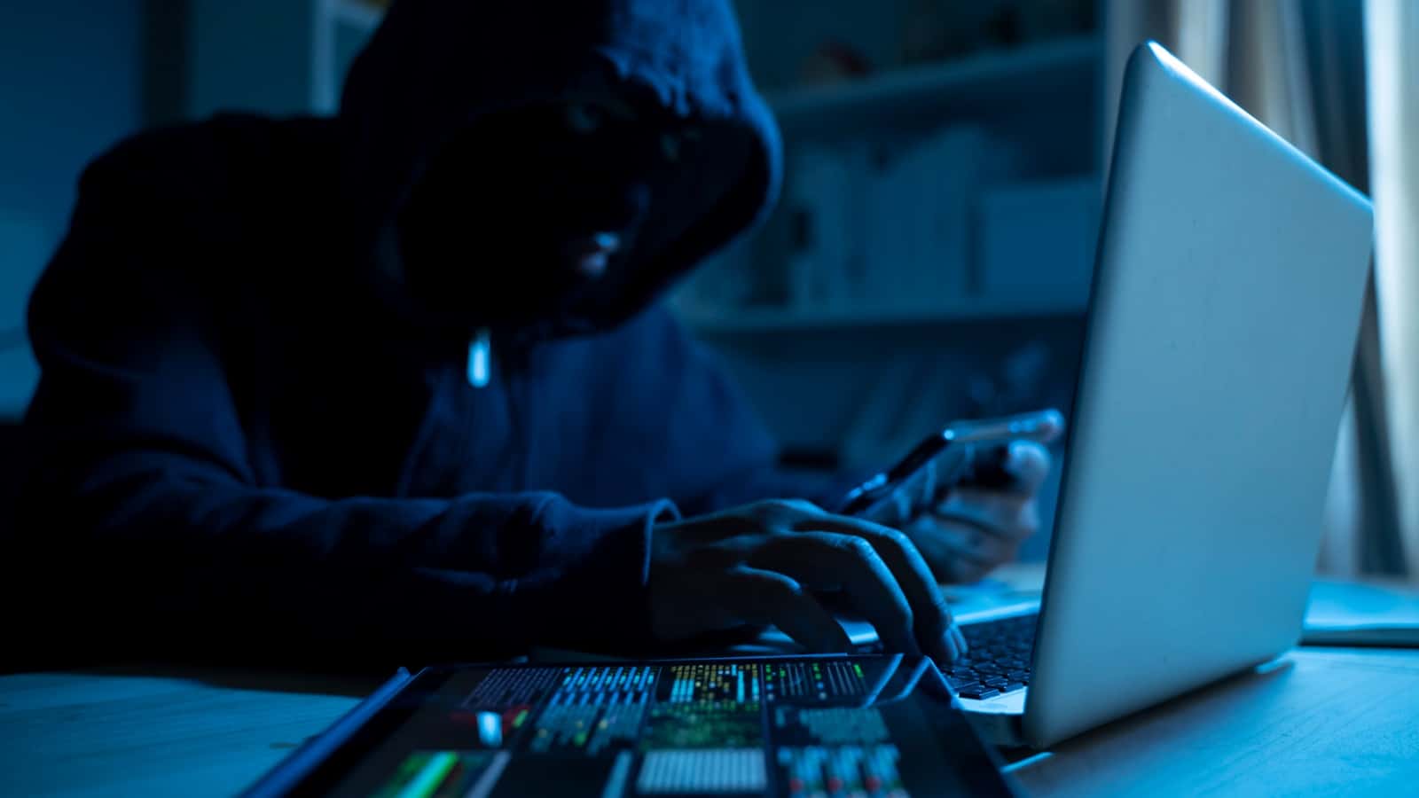 Desmitificando el mito: Historia de las imágenes de hackers en los medios