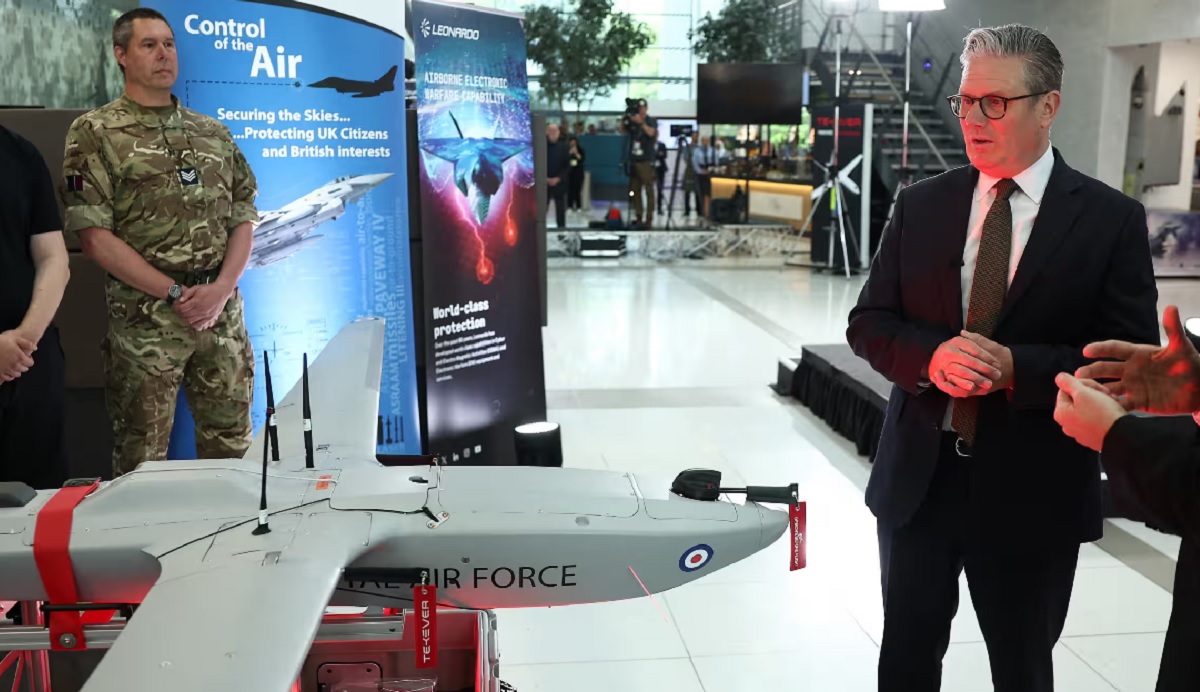 ¿Qué está escondiendo StormShroud? La visión de Keir Starmer sobre el futuro de los drones Keir Starmer está probando el dron de alta tecnología StormShroud