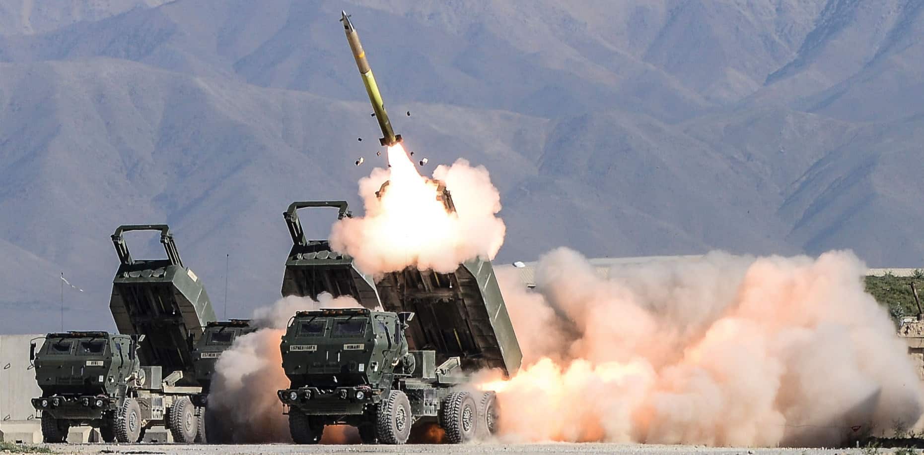 Fuego desde HIMARS M142: Revolución con la Guía GLMRS HIMARS M142: Potencia y precisión con GLMRS