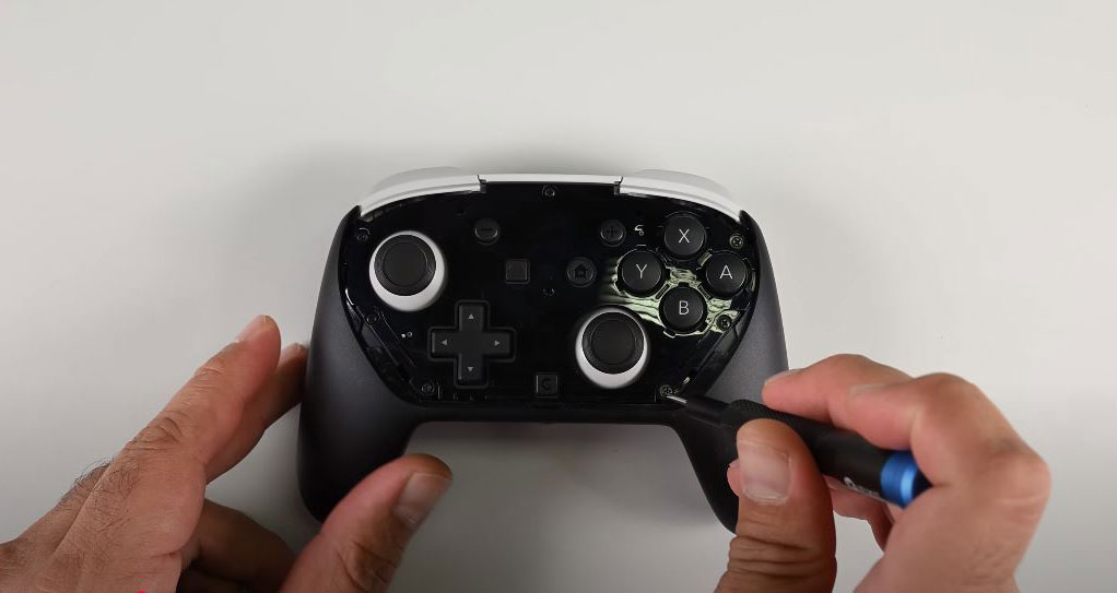 iFixit desarma el Pro controller para Nintendo Switch 2: ¿qué hay dentro?