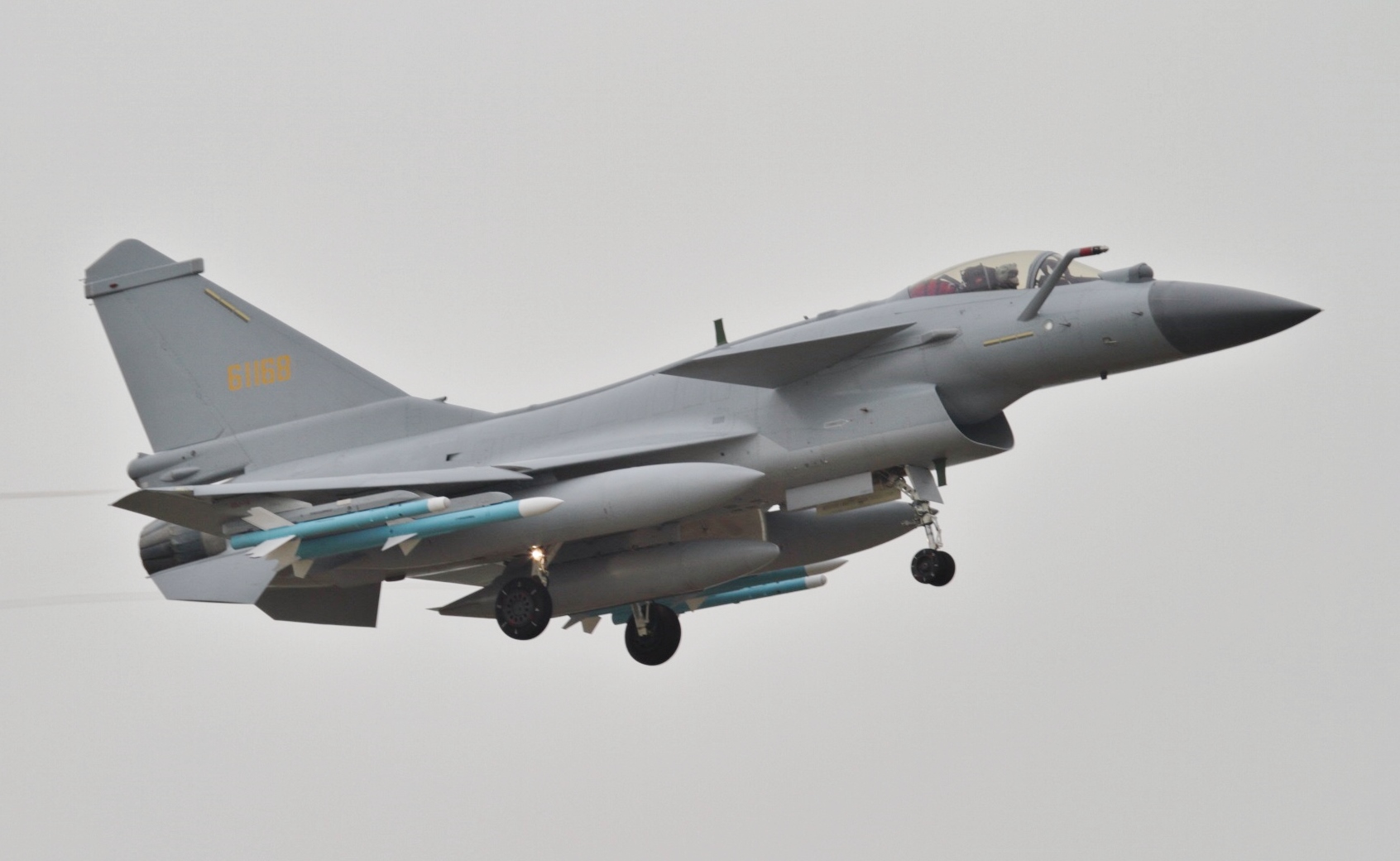Explorando las maravillas tecnológicas del caza Chengdu J-10 Chengdu J-10: El cazador de última generación que surca los cielos