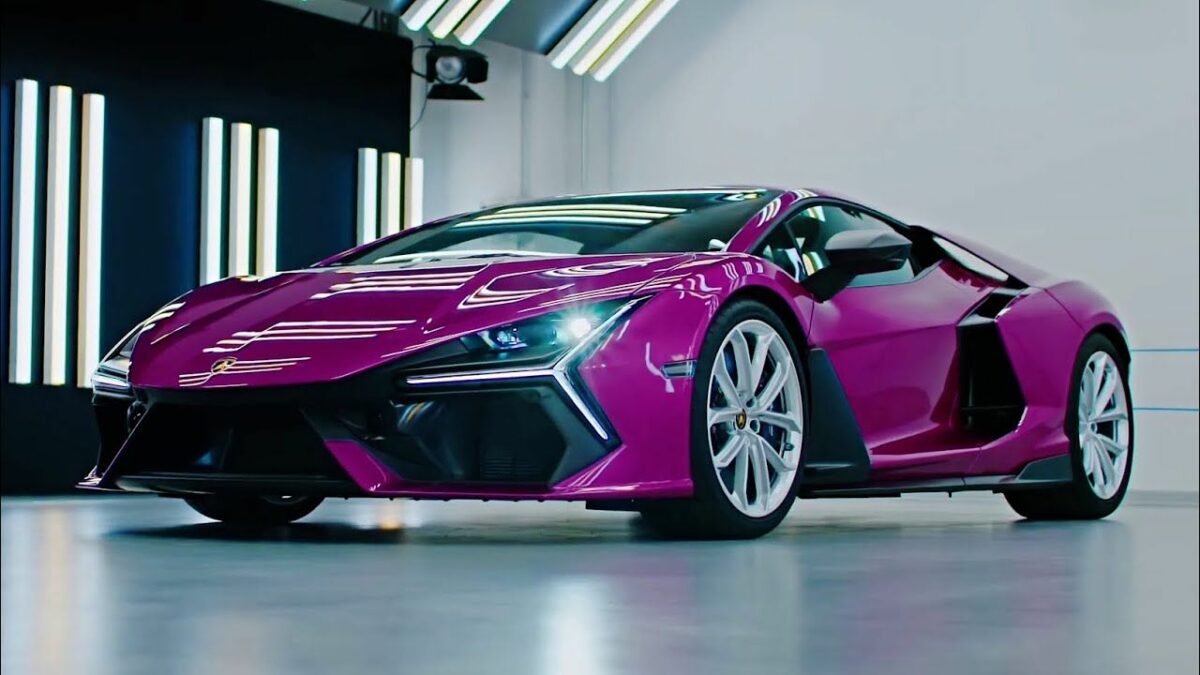 Conoce Revuelto: Cómo el último superdeportivo de Lamborghini avanza en la vanguardia Revuelto: El emocionante salto de Lamborghini hacia el futuro