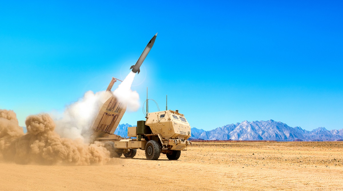 Instalando PrSM en HIMARS: Lo que significa para la guerra moderna HIMARS se enfrenta al PrSM: Una nueva era de alcance y precisión