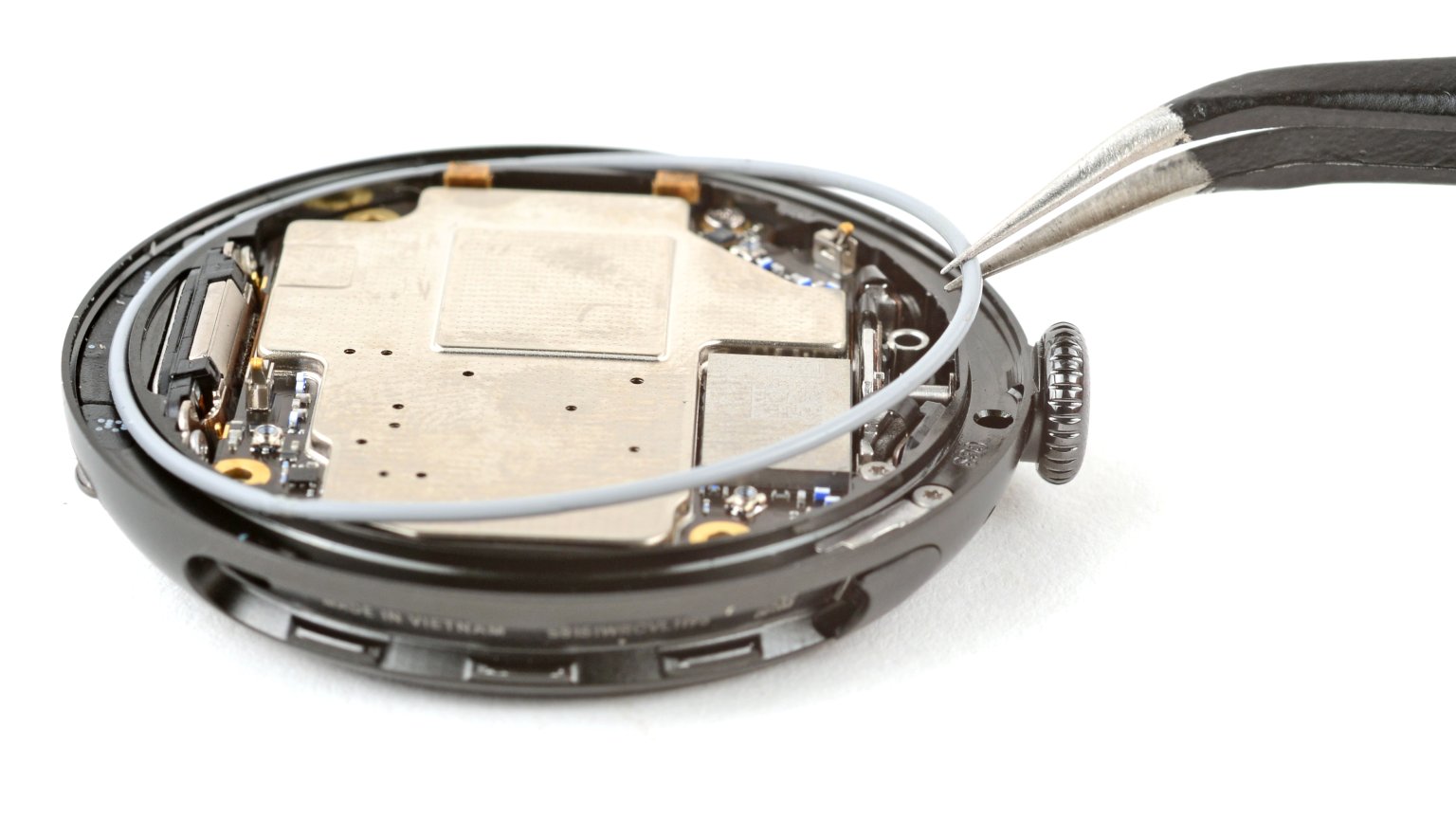 Desafío para Pixel Watch 4: ¿cómo afectará la protección sin pegamento a la durabilidad? Pixel Watch 4: ¿Puede confiar en su impermeabilidad sin pegamento?