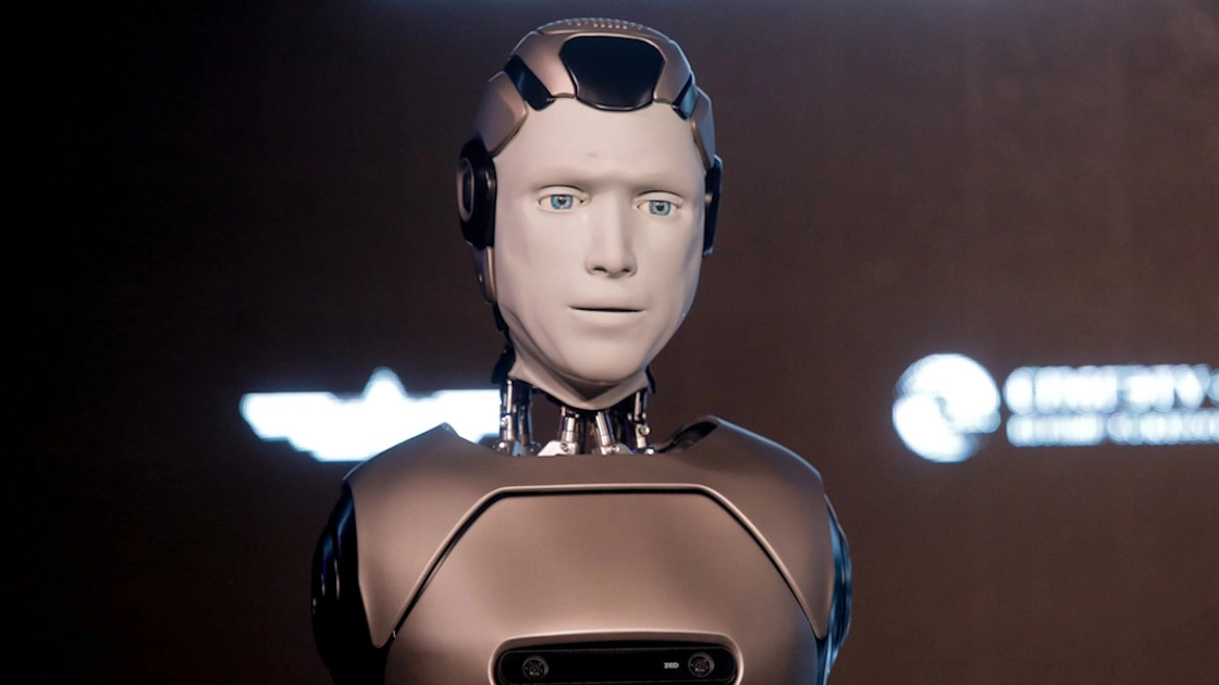 Robot AIDOL: Inteligencia Artificial Ahora en el Mundo de las Estrellas