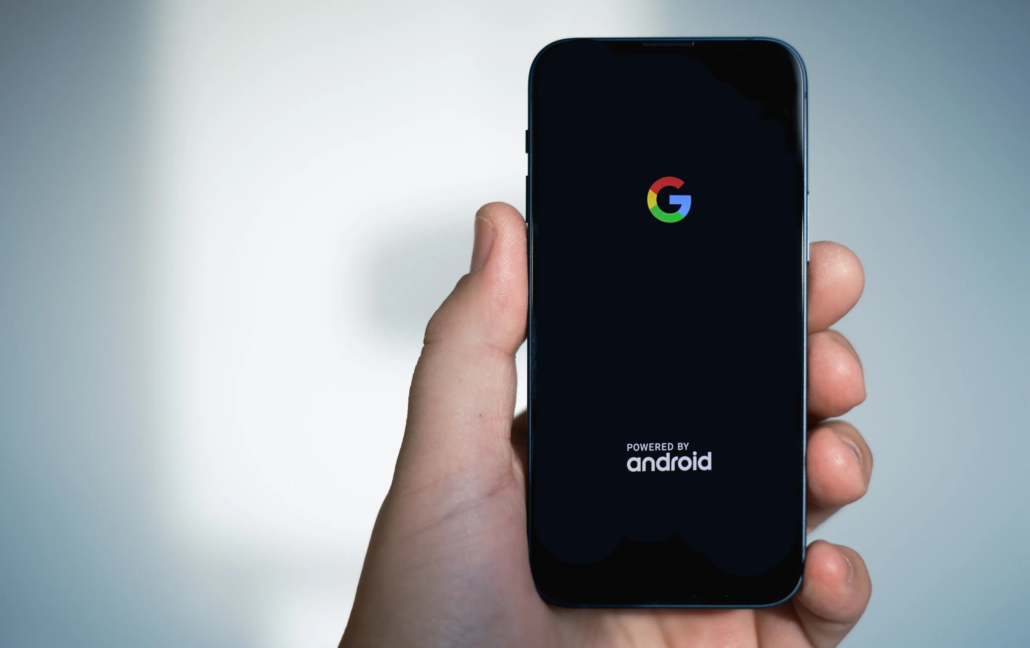 El auge de los compactos - Se están desarrollando el OnePlus 15T y el IQOO 15 Mini, que, a pesar de su tamaño, no comprometerán