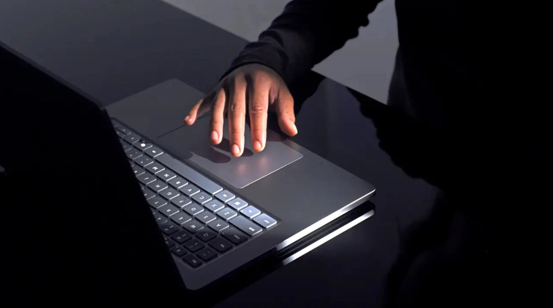 El prototipo del Surface Laptop Ultra con chip Nvidia RTX Spark, encontrado en Redmond antes de su presentación oficial.