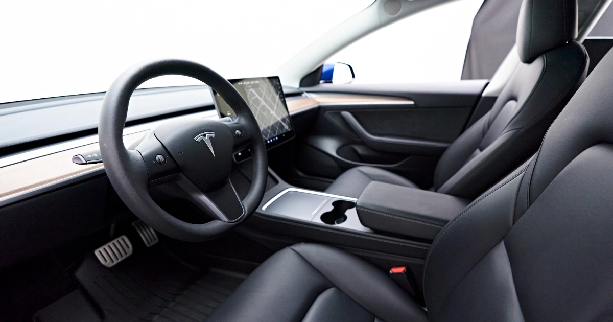 Vista del Interior del Tesla Model 3 2022: Evolución del Diseño y la Tecnología