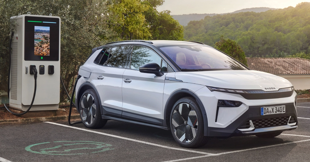 Škoda Elroq First Edition: Visitando una estación de carga