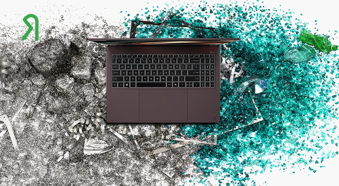 El Acer Vero 16 abre sin herramientas: la batería y el SSD son accesibles desde el primer momento.