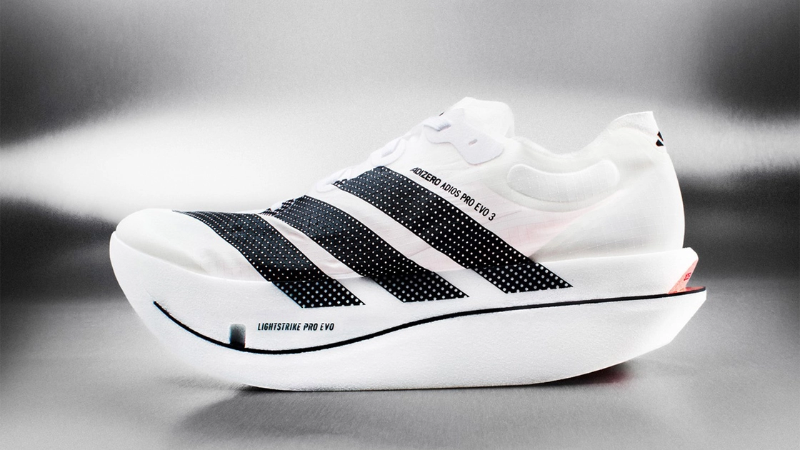 La estructura ENERGYRIM integra la placa de carbono y la espuma Lightstrike Pro Evo en un único sistema para reducir el peso al mínimo.