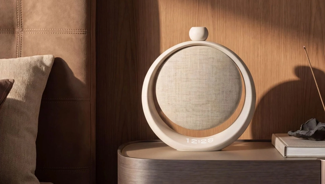 El Soundcore SleepLab Pro usa radar de 60 GHz para rastrear el sueño desde la mesilla sin ningún accesorio.