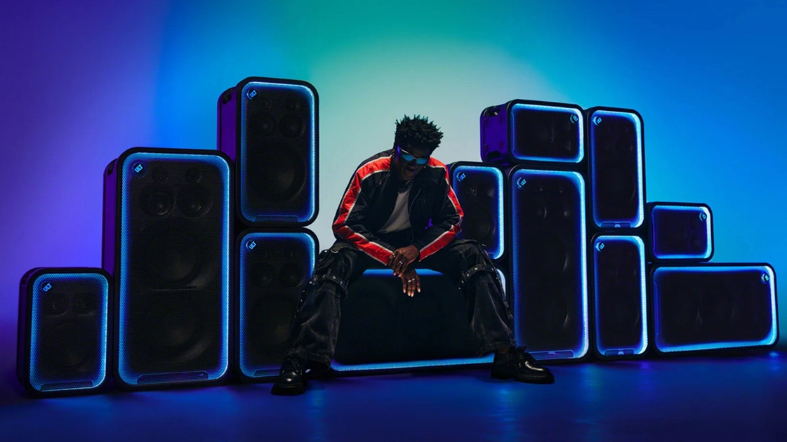Sony ULT TOWER MAX: 2.150 W de potencia y tres woofers para eventos a gran escala.