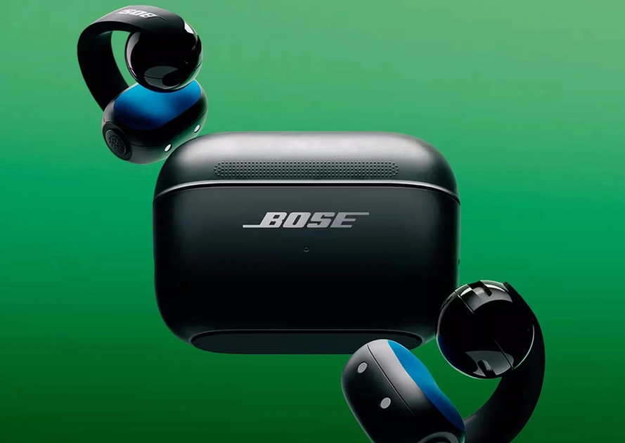 Los Bose Sport Open Earbuds utilizan una presilla de silicona flexible para sujetarse a la oreja sin obstruir el canal auditivo.