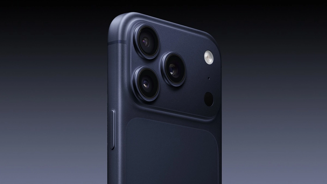 El módulo de cámara del iPhone 17 Pro mostró descascarillado del recubrimiento anodizado en las zonas de mayor desgaste.