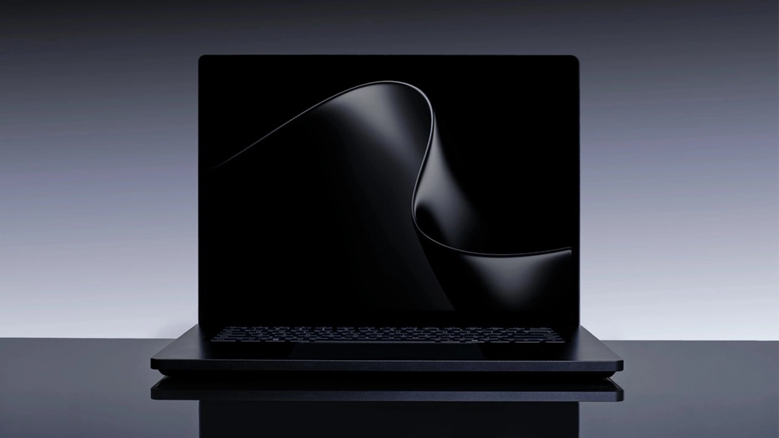 El Surface Laptop Ultra integra el chip NVIDIA RTX Spark con 20 núcleos de CPU y 6.144 núcleos de GPU.
