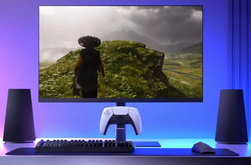 El monitor PlayStation Gaming Monitor con su dock retráctil para el mando DualSense.