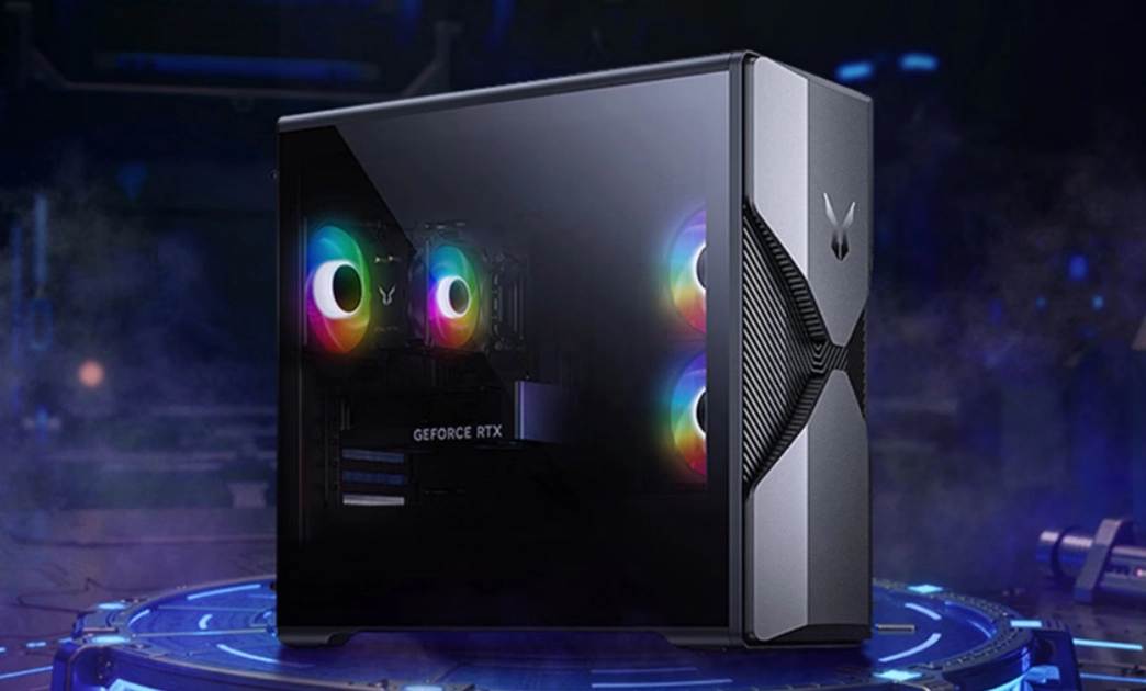 El Bellator Blade 7000 cuenta con panel lateral de cristal y espacio generoso para actualizaciones.